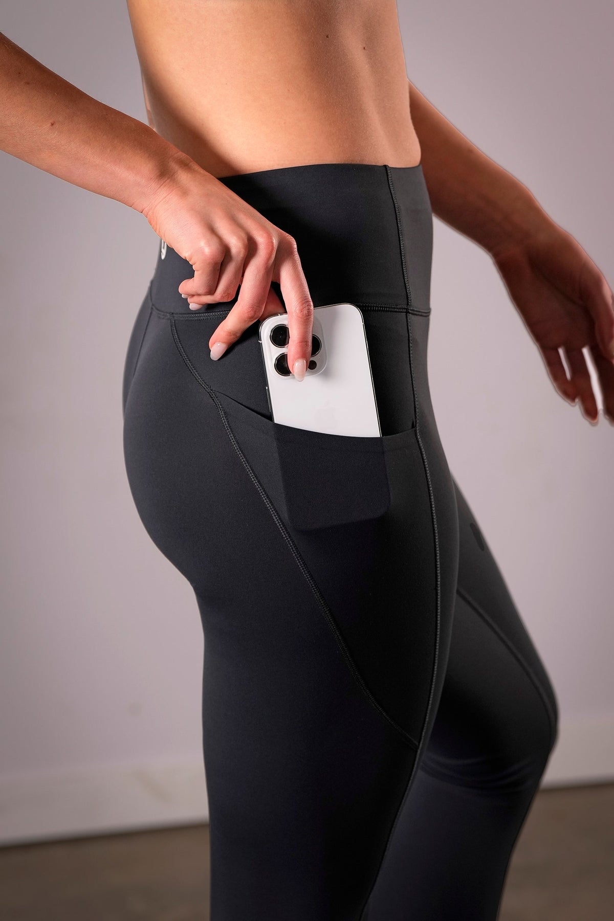 Women's BODYSENSE 2.0 running leggings in New Black - product photo 4 of 4