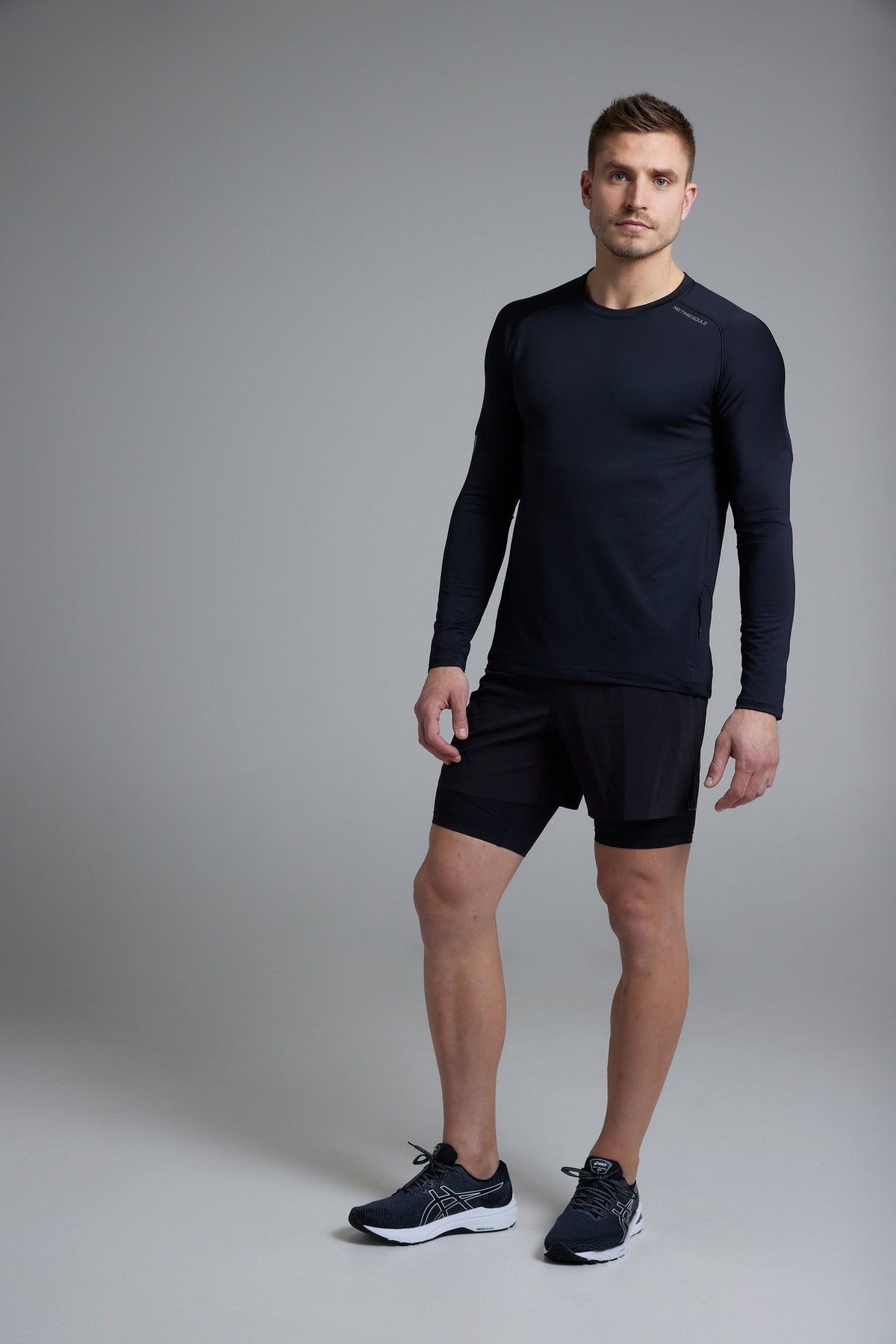 Men's AIRWRAP long sleeve running top in New Black - product photo 2 of 7