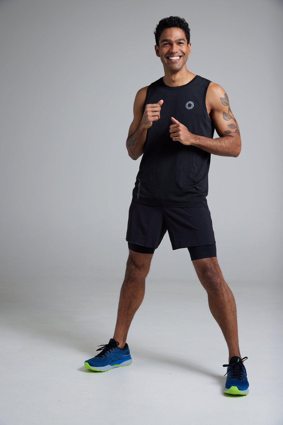 Men's GLIDE360 running singlet in New Black - product photo 2 of 8