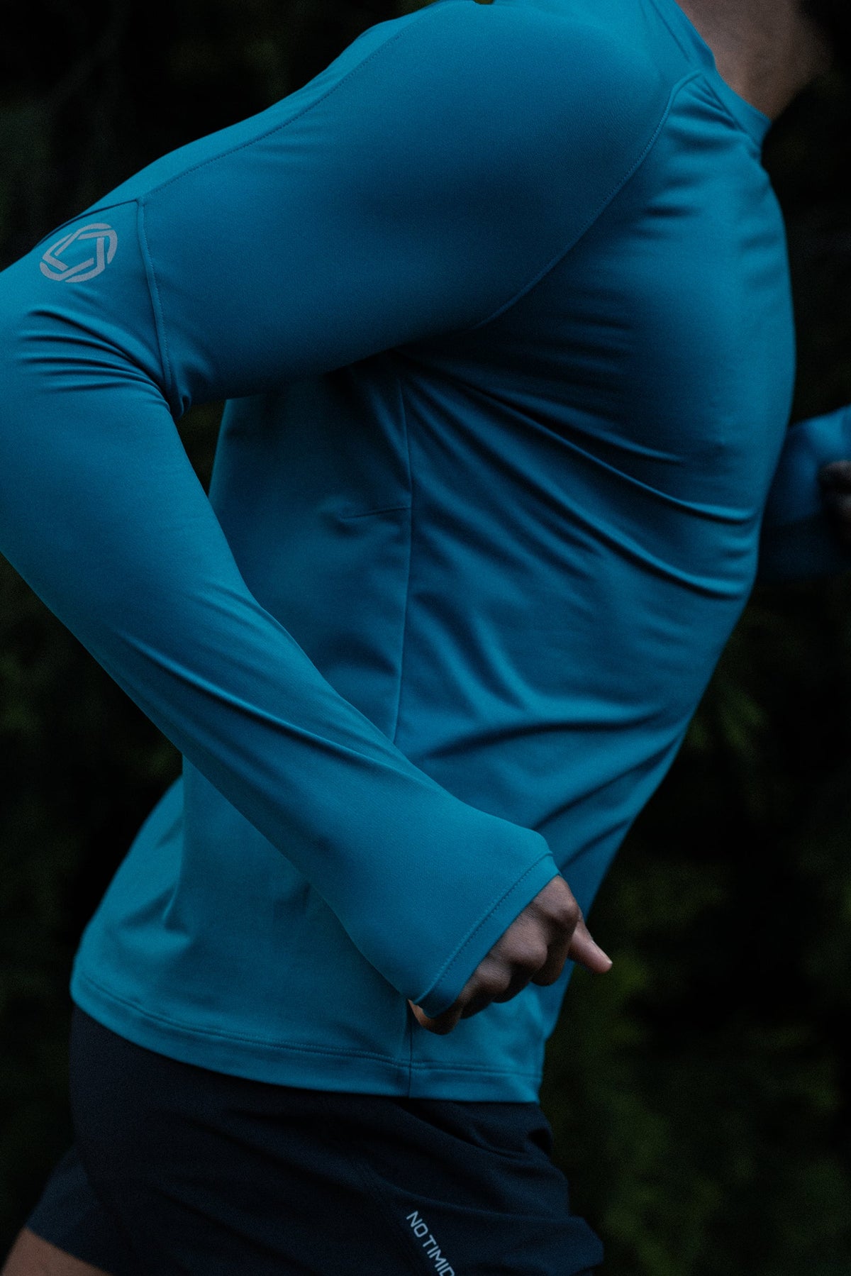 Men's AIRWRAP long sleeve running top in Big Sur Teal - product photo 3 of 4
