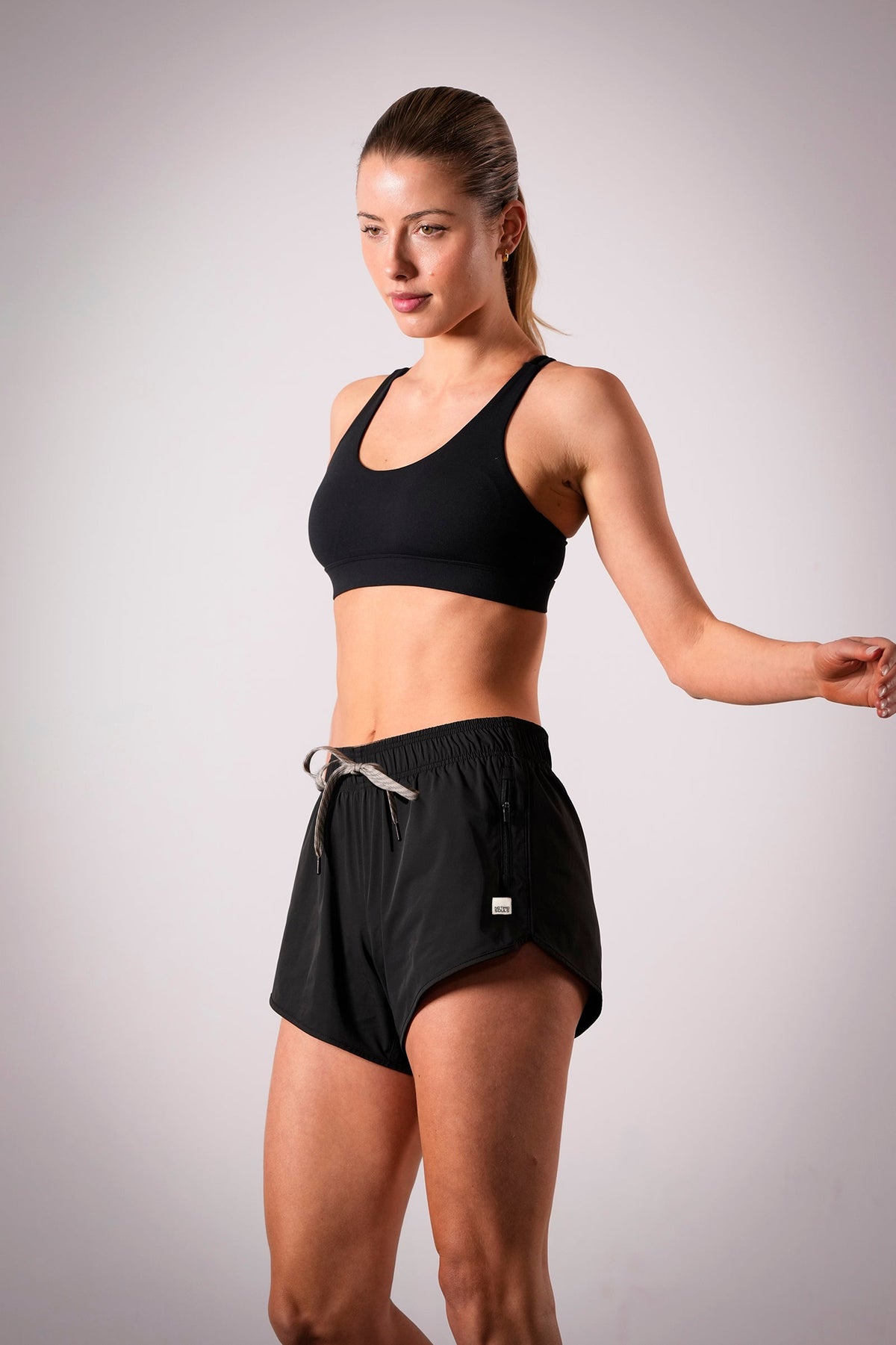 Women's EVERYWEAR 4-inch lined running shorts in New Black - product photo 2 of 4