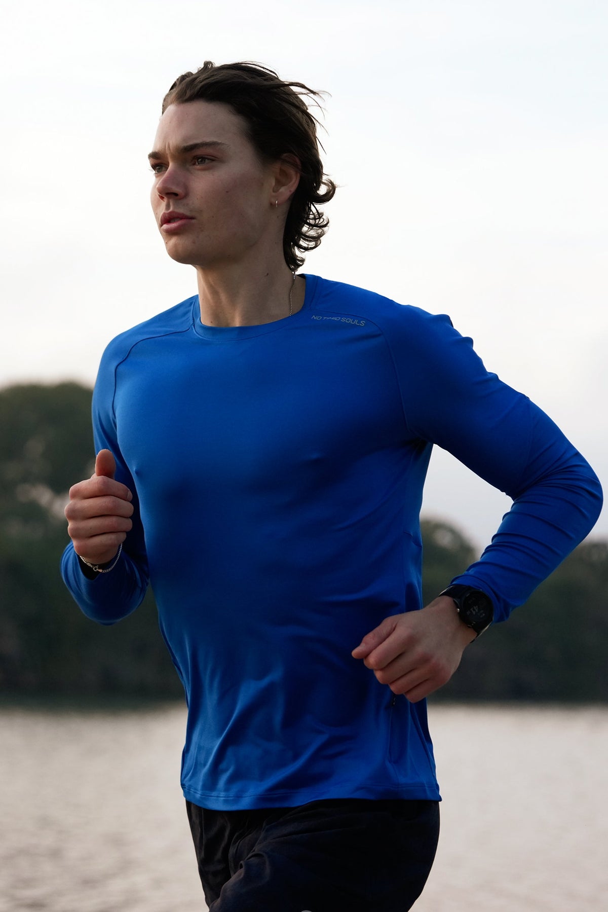 Men's AIRWRAP long sleeve running top in Pacific Ocean Blue - product photo 2 of 4