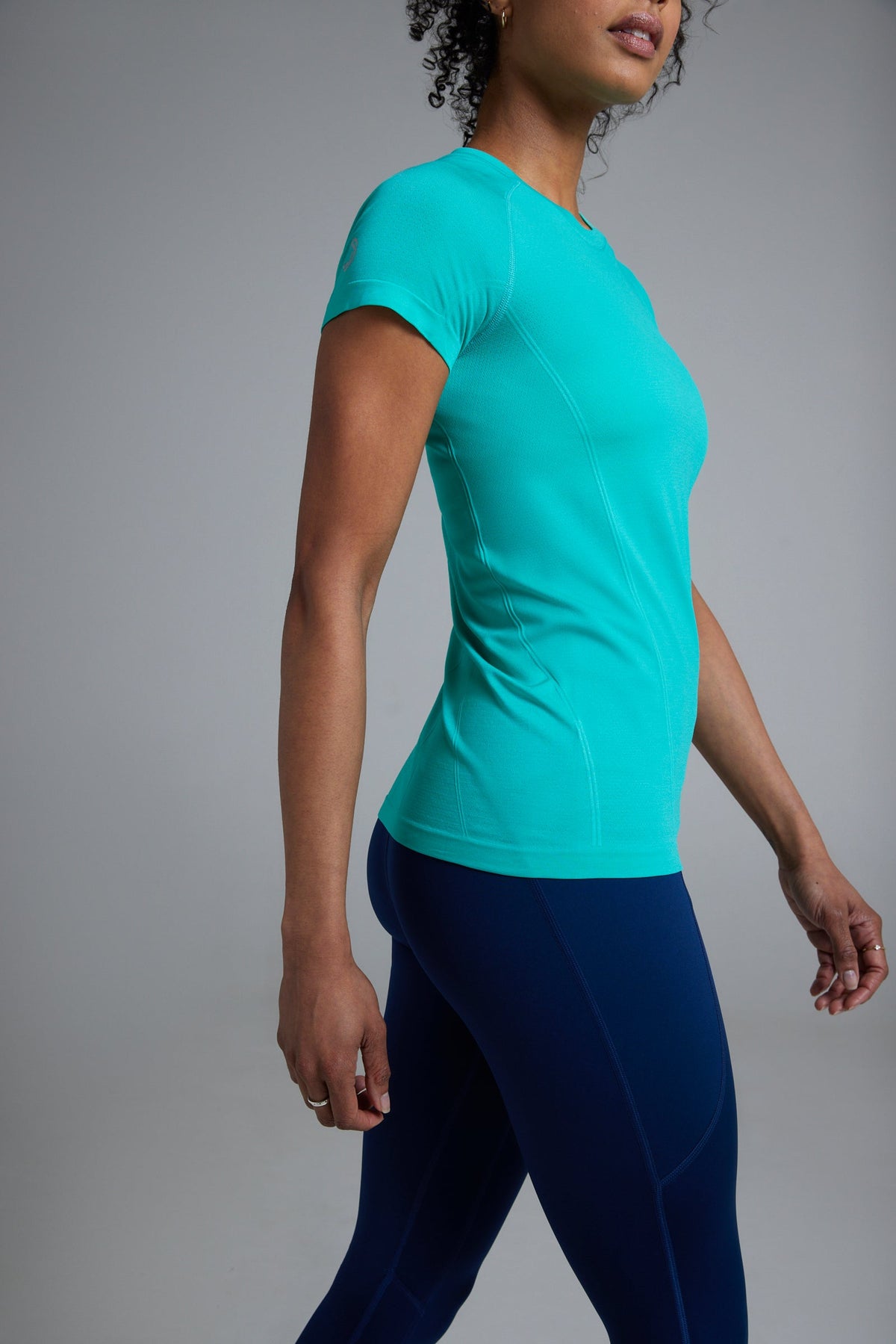 Women's GLIDE360 fitted running top in Bondi Turquoise - product photo 4 of 6