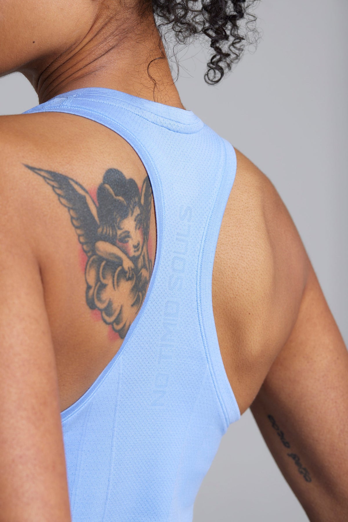 Women's GLIDE360 fitted running singlet in California Sky - product photo 5 of 6