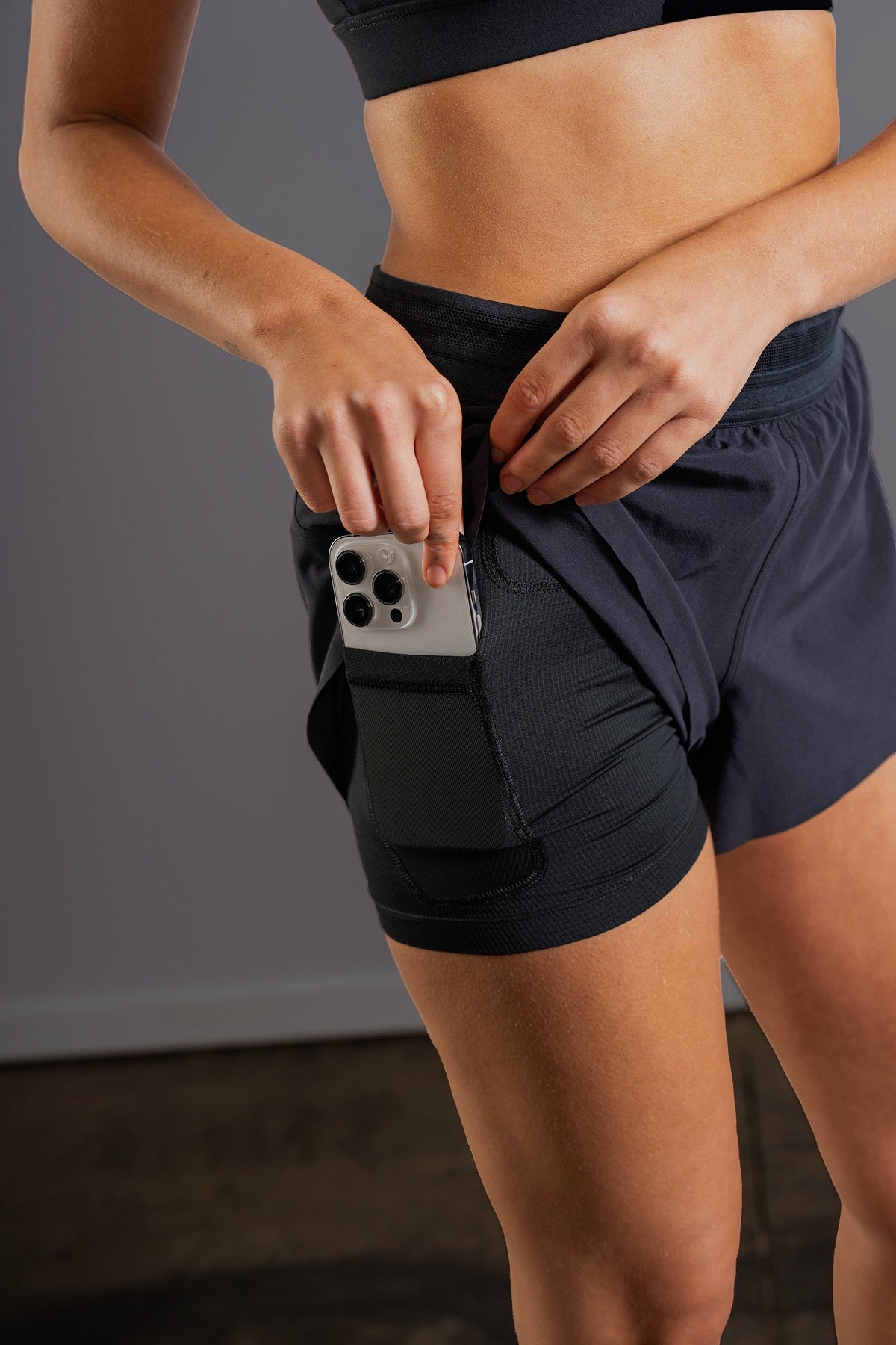 Women's FLOWDRY 3-inch lined running shorts in Graphite - product photo 3 of 4