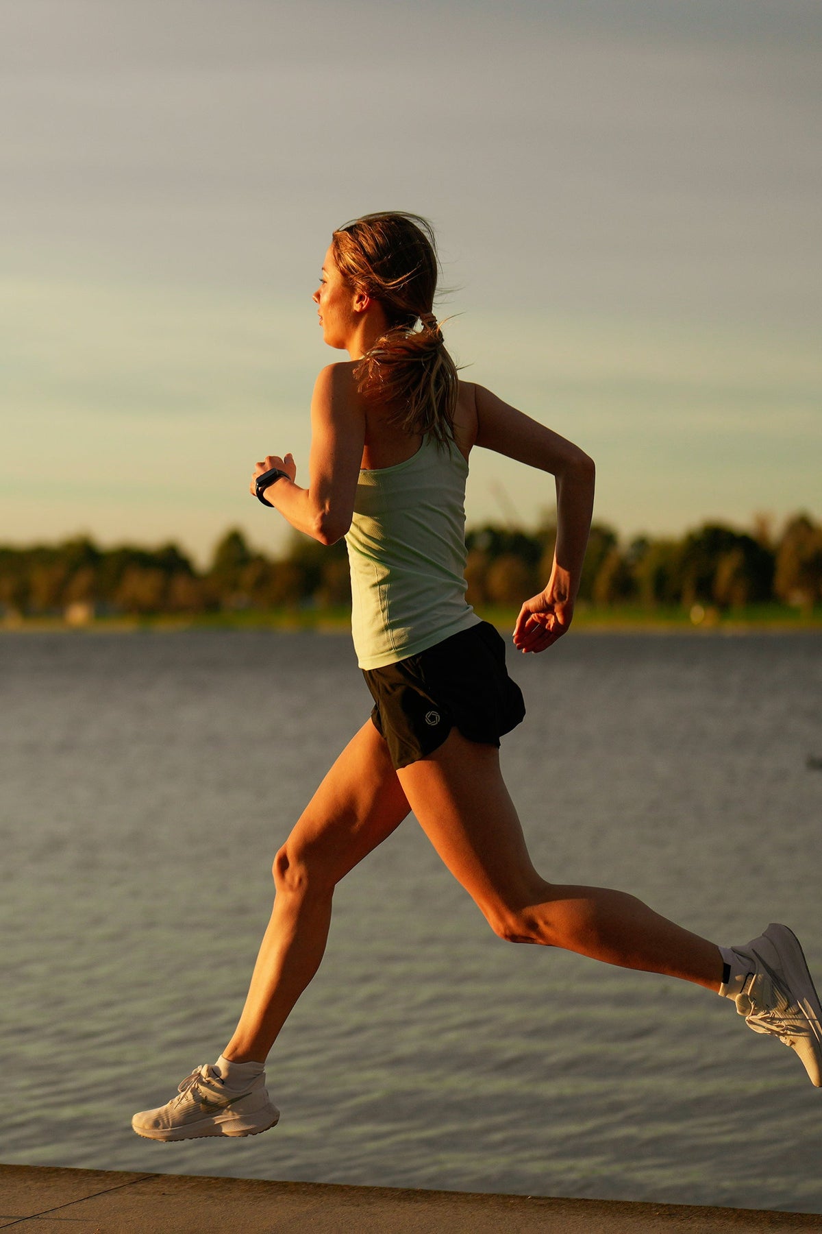 Women's GLIDE360 fitted running singlet in Cool Mint - product photo 3 of 4