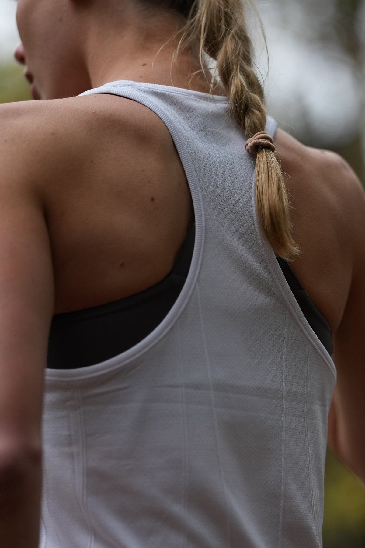 Women's GLIDE360 fitted running singlet in Iceberg White - product photo 3 of 4
