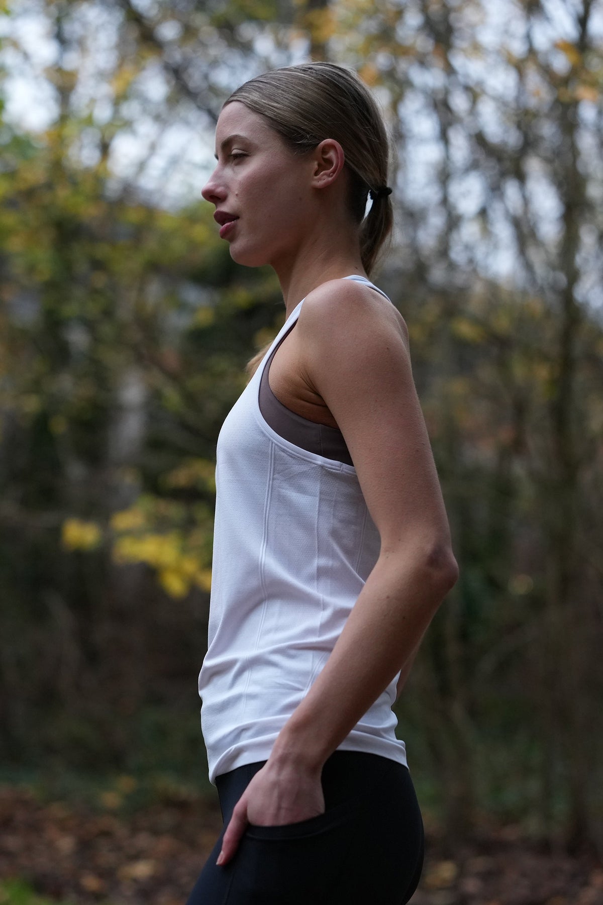 Women's GLIDE360 fitted running singlet in Iceberg White - product photo 2 of 4