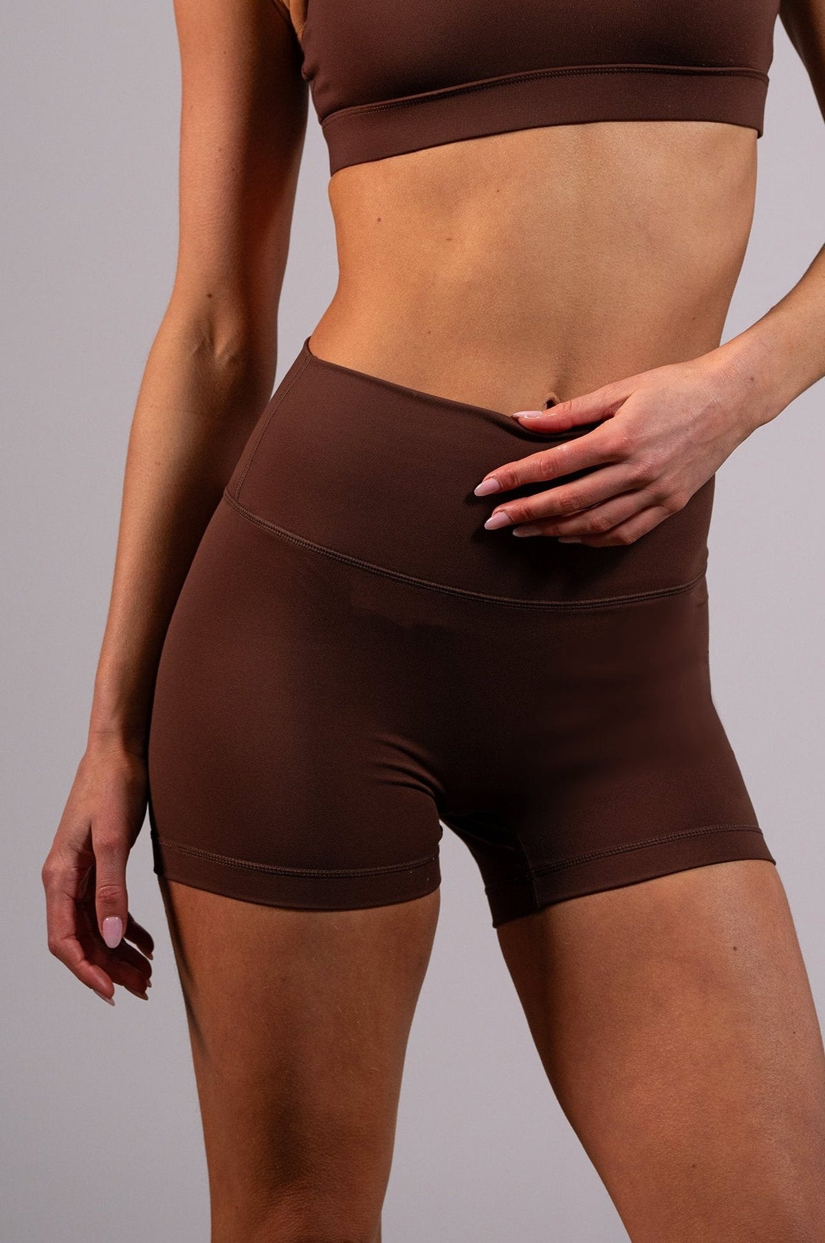Women's EVERYWEAR 4-inch running shorts in Espresso - product photo 4 of 4
